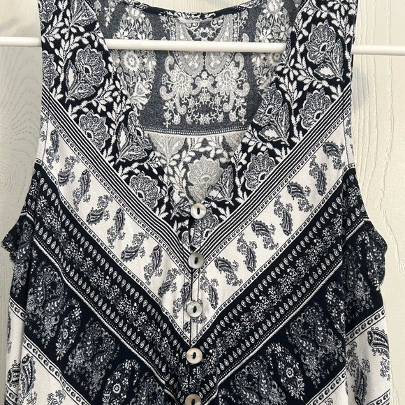 Aztec tank top| Black and White Patterned Women's Top | Size Medium - Picture 2 of 4